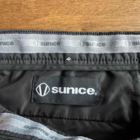 Sunice Men’s Grey Flat Front Shorts - Size 36 - Picture 3 of 7